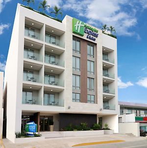 Holiday Inn Express And Suites Playa Del Carmen Exterior photo
