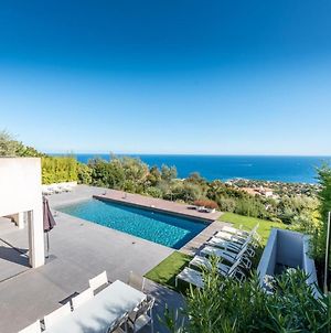 Villa Vue panoramique sur la baie de St Tropez à Les Issambres Exterior photo
