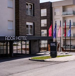 Ador Hotel Pristina Exterior photo