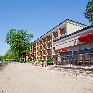 Holiday Inn Detroit Lakes Exterior photo