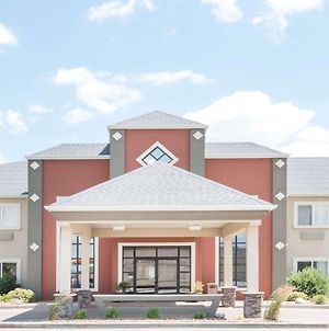 Howard Johnson By Wyndham Oacoma Hotel & Suites Exterior photo