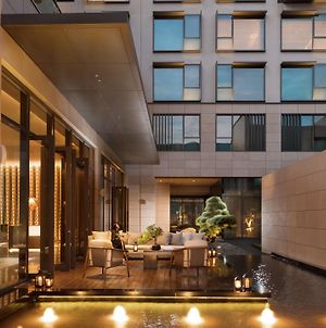 Joyze Hotel Xiamen, Curio Collection By Hilton Exterior photo