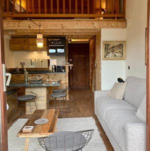 Appartement ensoleillé aux Tines, vue Massif Chamonix Exterior photo