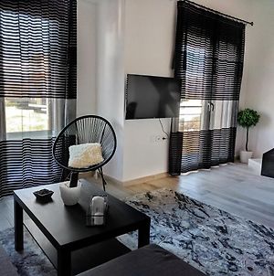 Appartement Beautiful Minimalist Loft With A Great Lake View à Ioannina Exterior photo