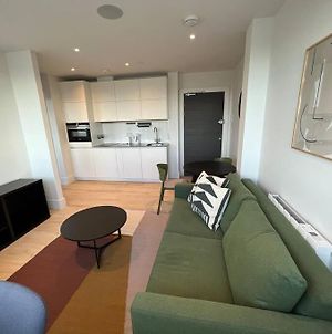 Appartement 1 Double Bed Apartament With Gym, Cinema And Pool Table In Front Of The Wembley Stadium à Londres Exterior photo