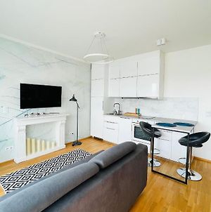 Appartement White Pearl Studio With Parking In Holesovice à Prague Exterior photo