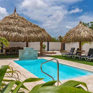 Villa Brand New Luxury Bungalow - Large Garden With Pool à Oranjestad Exterior photo