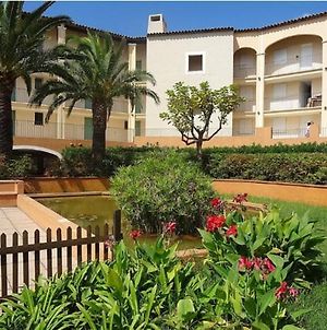 Port Cogolin, T2 calme dans belle résidence, piscine, proche St Tropez Exterior photo