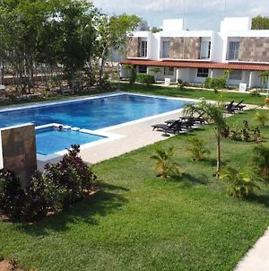 Villa Familiar En Playa Del Carmen Con Alberca Exterior photo