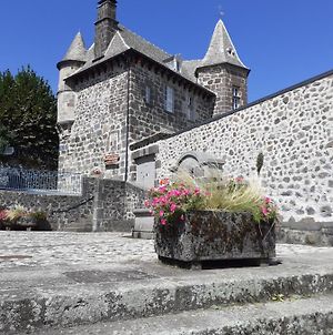 Maison du Chevalier des Huttes - Table et Chambres d'hôtes Vic-sur-Cère Exterior photo