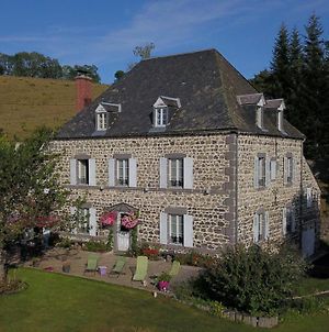 Maison d'Hôtes La Nichée Rochefort-Montagne Exterior photo
