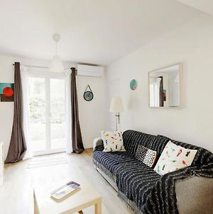 Appartement Grand studio climatisé avec terrasse, plage 10 Mn à Hyères Exterior photo