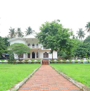 Hôtel Oikos Periyar White House à Kochi Exterior photo