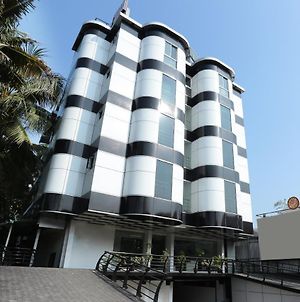Hôtel Malabar Illam à Kochi Exterior photo