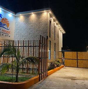Comfort Guest House Tumbes Exterior photo