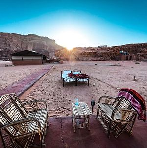 Hôtel Bedouin Tours Camp à Wadi Rum Exterior photo