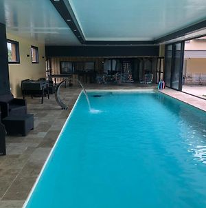 Appartement Logement 4 personnes avec piscine intérieure 31 degrés zoo de la FLECHE 24 h du Mans Exterior photo