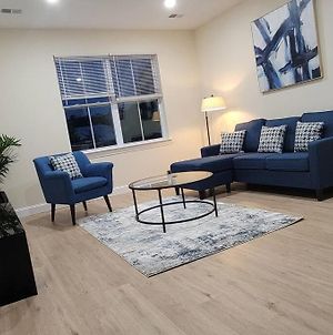 Appartement Lovely 2-Bed/2 Bath W/Free Parking On Premise à Newark Exterior photo