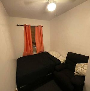 Cozy Private Room In Newark 5 Min From Airport Exterior photo