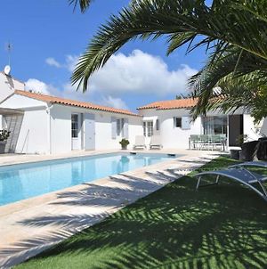 Superbe villa avec piscine chauffée à proximité de la plage Rivedoux-Plage Exterior photo