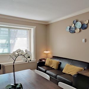 Entire 1Br Suite W King Bed, Private Entrance, Ground Level Vancouver Room photo