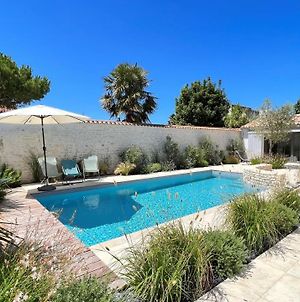 Magnifique villa avec piscine chauffée au centre du village Saint-Martin-de-Ré Exterior photo