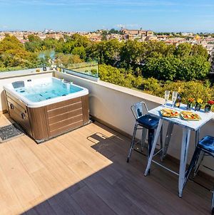 Appartement Penthouse With A Panoramic Rooftop In Trastevere à Rome Exterior photo