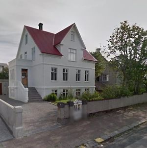 Downtown Studio Apartment With King Size Bed And A Sofa Reykjavik Exterior photo