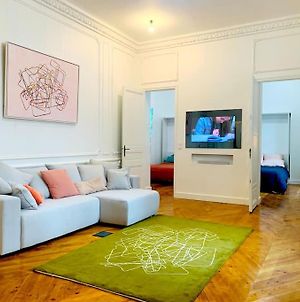 2 Bedrooms Between Champs-Elysees And Av Montaigne Paris Exterior photo