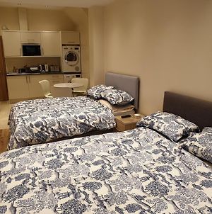 Appartement London Luxury 2 Bed Studio 4 Mins From Ilford Stn - Free Parking, Wifi, Garden Access Exterior photo