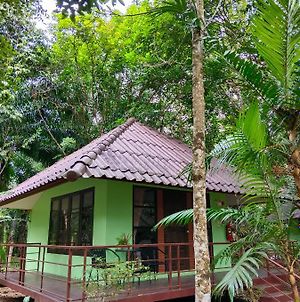 Villa Khao Sok River & Jungle Bungalow à Khao Sok National Park Exterior photo