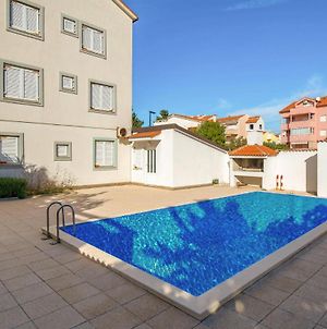 Awesome Apartment In Novalja With Outdoor Swimming Pool, 2 Bedrooms And Wifi Exterior photo