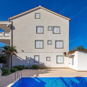 Awesome Apartment In Novalja With Outdoor Swimming Pool And 2 Bedrooms Exterior photo