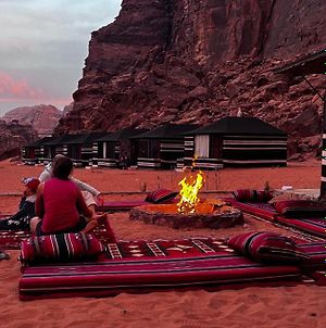 Hôtel Red Planet Adventures Camp à Wadi Rum Exterior photo