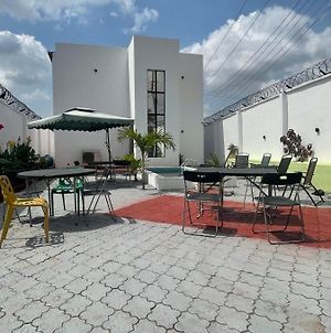 Easton Lounge & Apartment Lagos Exterior photo