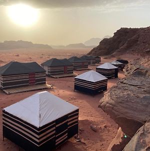 Bed and Breakfast Dahkelallh Camp Wethtour à Wadi Rum Exterior photo