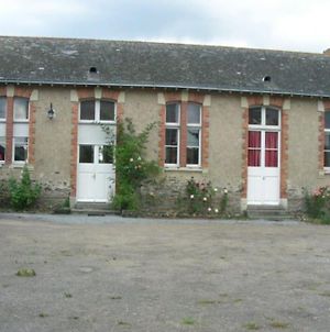 Belle Maison Dans Une Ancienne Ecole Chanzeaux Exterior photo