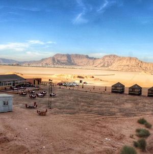 Hôtel Al Reem Desert Camp à Wadi Rum Exterior photo