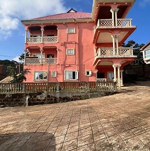 Villa Delornya Complex à Freetown Exterior photo