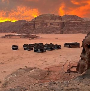 Hôtel Bedouin Host Camp& With Tour à Wadi Rum Exterior photo