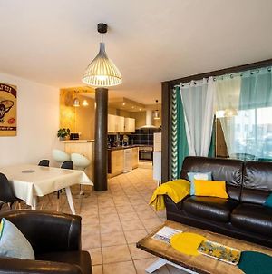 Appartement Confortable Renove Proche Centre-Ville Chambéry Exterior photo