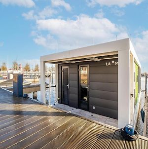 Hôtel Inviting Houseboat In Volendam With Shared Pool Exterior photo