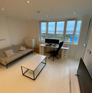 Premium 1 Bedroom Apartment In London - River Thames View Ilford Exterior photo
