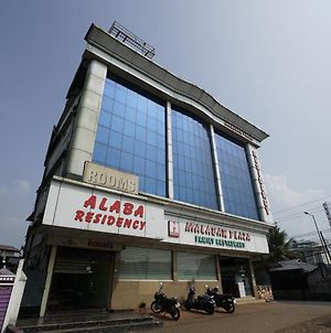 Appartement Malabar Plaza Kakkanad à Kochi Exterior photo