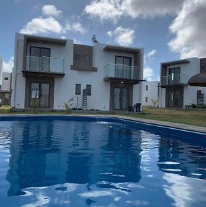 Lovely 2-Bedrooms Vacation Villa With 3 Pools Grand Gaube Exterior photo
