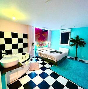 Appartement Capsule Miami Vice -Billard-Balneo-Ecran Cinema-Ping Pong-Nintendo à Liévin Exterior photo