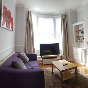 Appartement London. Gorgeous 2 Bed Flat Near Olympic Park. Exterior photo