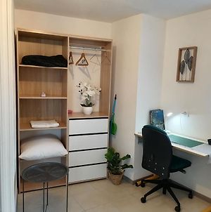 Appartement Studio Meublee Avec Sanitaires Douche Kitchenette à Angers Exterior photo