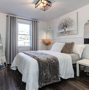 Stylish 3 Bedroom Home Steps Away From Hospital And Lake Ramsey Sudbury Exterior photo