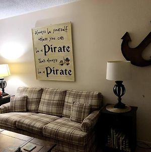 Appartement Professor Rousseau'S Pirates Lair à Crystal River Exterior photo
